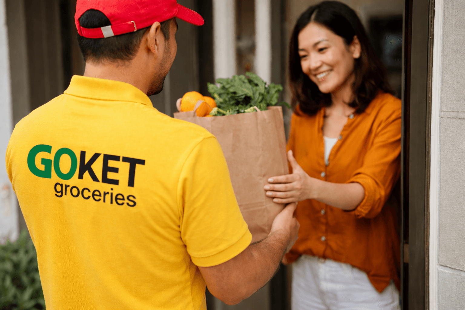 Goket delivery — fresh groceries handed to your door